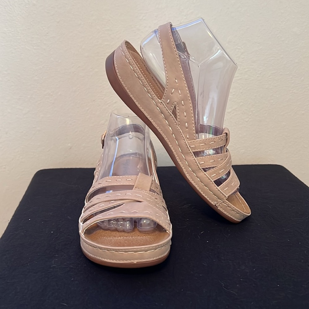 Women’s Easy Street Kehlani Slingback Natural Sandals Size 8 1/2W